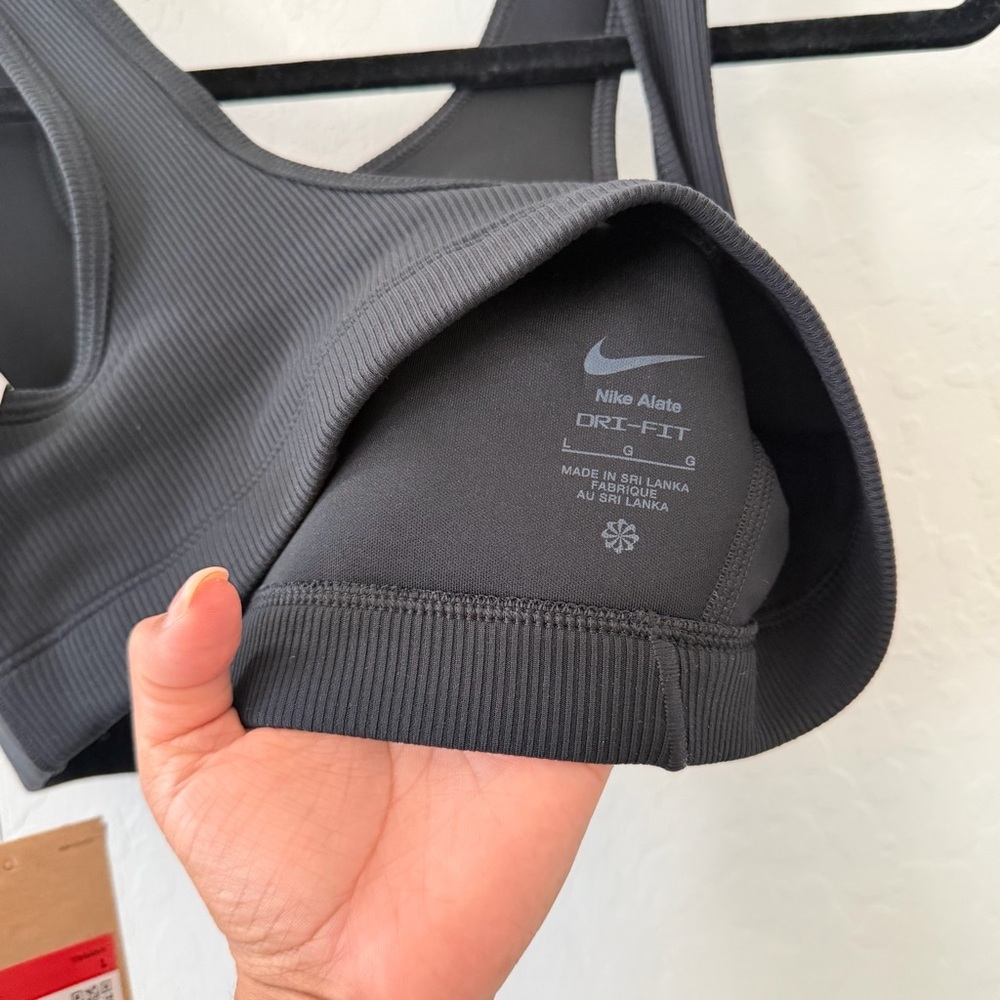 Nike Black Ribbed Sports Bra with embroidered Logo - Picture 5 of 6